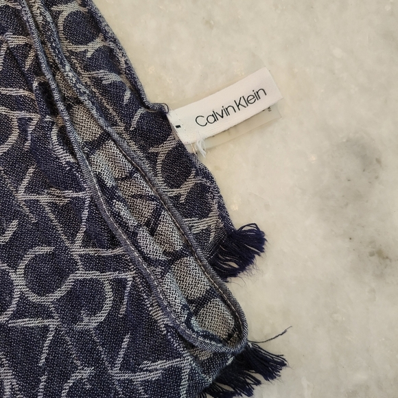 Calvin Klein Color Block Signature Blanket Scarf - Picture 3 of 7
